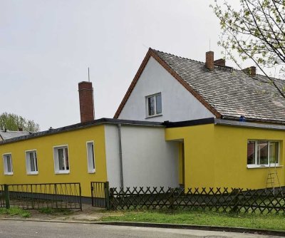 Haus in Brandenburg, Berlin 80km Umland. Zweifamilien Immobilie, Werkstatt, Garagen