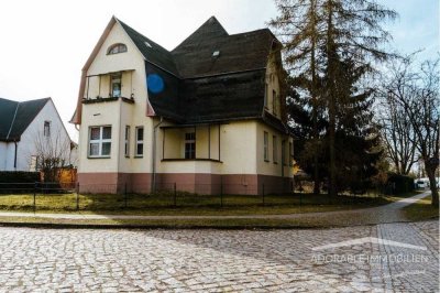 Zweifamilienhaus auf großem geteilten Grundstück, viel Potenzial