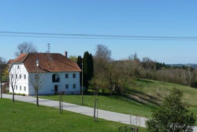 Idyllischer Garten mit 3-Raum-Wohnung mit EBK und Balkon in Kranzberg