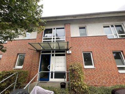 2 Zimmer-Dachgeschosswohnung mit Balkon und Wannenbad in Nähe der Lübecker Stadtgrenze