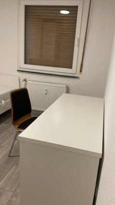 1 Zimmer in einer Wohngemeinschaft mit 2 weiteren Studentinnen Zimmer wird nur an Frauen vermietet