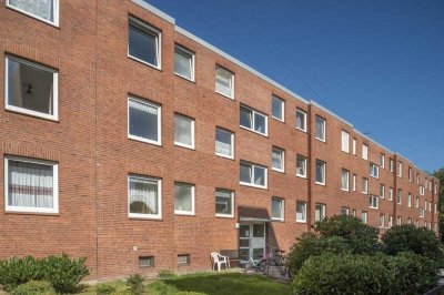 Sofort bezugsfrei! Modernisierte 3 ZBK-Balkon-Wohnung in Leer-Leerort