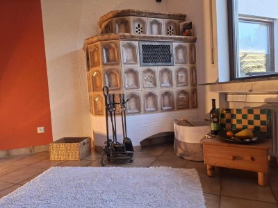 Große Wohnung mit 140m², neuer Küche, Kamin, Terrasse und großem Garten