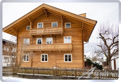 Alpines, traditionelles Holzhaus