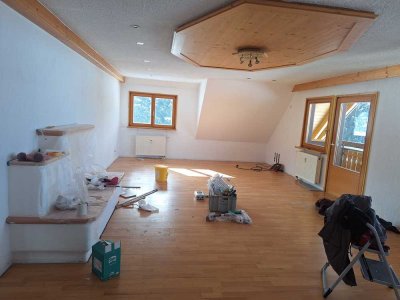 Exklusive, vollständig renovierte 4-Raum-DG-Wohnung mit geh. Innenausstattung mit EBK in Breitnau