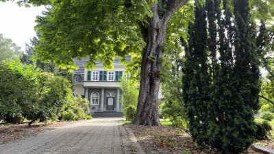 Spektakulär ! Herrschaftliche Stadtvilla in traumhafter Parkanlage und genehmigter Bauvoranfrage