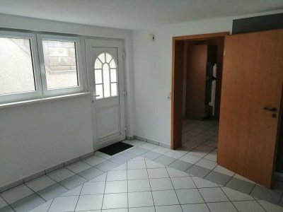 Gemütliche, helle 1 ZKB Souterrain Wohnung 30 m²