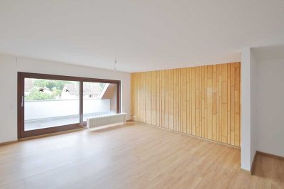 Moderne hochwertige 3-Zimmer-Wohnung mit Dachterrasse, Balkon und Blick ins Grüne