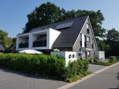 Neuwertige Wohnung mit Terrasse und kleinem Garten