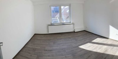 Frisch renovierte Wohnung, Reduzierte Miete bei Hausmeisterwohnung-Modell, WG geeignet