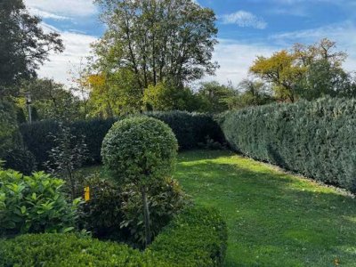 Mediterranes Gefühl in einer eleganten, großen Villa im Park