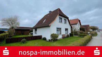 Einfamilienhaus mit Doppelcarport, Stellplatz und Garten