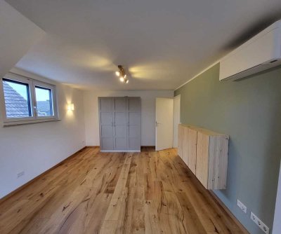 Teilmöblierte, modernisierte 2,5-Zimmer-DG-Wohnung mit Balkon zwischen Sprendlingen und Buchschlag