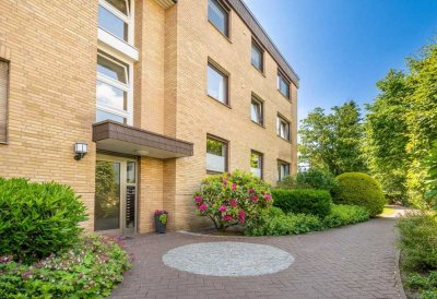 Sonnige Terrassenwohnung in Hittfeld mit Garten, Einbauküche & zwei Bädern