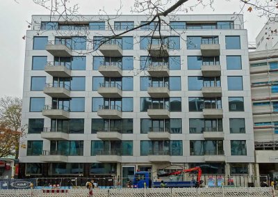 Erstbezug: 3-Zimmer-Wohnung mit Balkon, Einbauküche und Waschtrockner in zentraler Lage