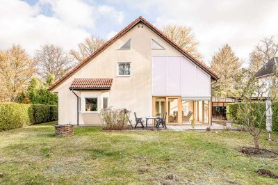 Einfamilienhaus mit Potenzial: Großzügiges Grundstück, Kamin und Garage