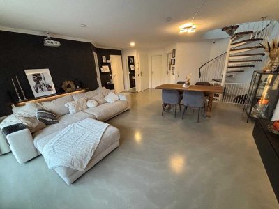 Exklusive, modernisierte 4-Raum-Maisonette-Wohnung mit geh. Innenausstattung mit Balkon und EBK