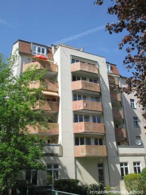 GEMÜTLICH UND KOMFORTABEL UNTER`M DACH - MIT SONNENBALKON UND LIFT!