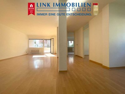 Pliensauvorstadt: Tolle 3-Zi.-Wohnung mit Balkon, großem Bad und Außenstellplatz***