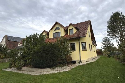 Einfamilienhaus mit viel Wohnfläche in ruhiger Wohnlage von Sausenhofen