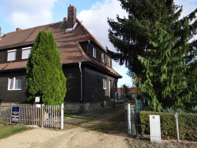 Holzhausdoppelhaushälfte am Stadtrand von Niesky zu verkaufen