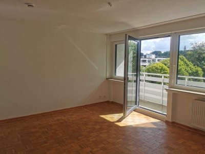 *Schicke lichtdurchflutete 2,5 Zimmer Wohnung mit Balkon auf Emst zu verkaufen*