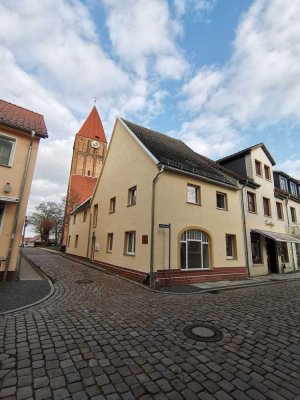 3 Zimmer-Wohnung im Herzen von Grimmen zu vermieten