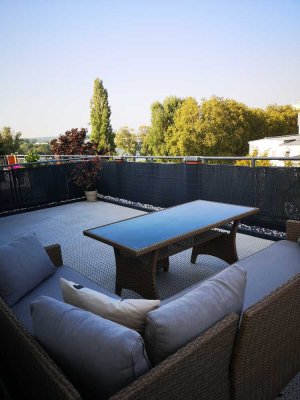 Stilvolle 1-Zimmer-Penthouse-Wohnung mit Dachterrasse direkt am Rhein