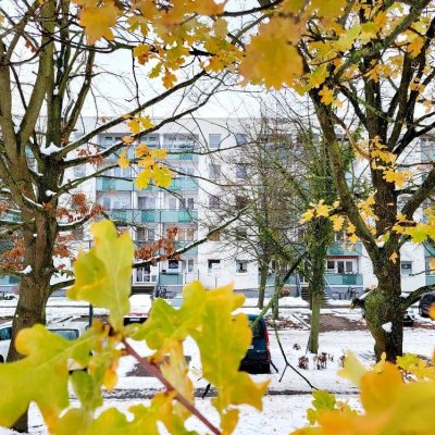 3-Raum-Wohnung mit Blick auf den Spielplatz