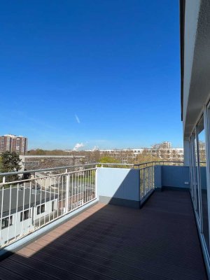 Helle 2-Zimmer-Wohnung mit Balkon und Terrasse im 6. Stock für Singles und Paare