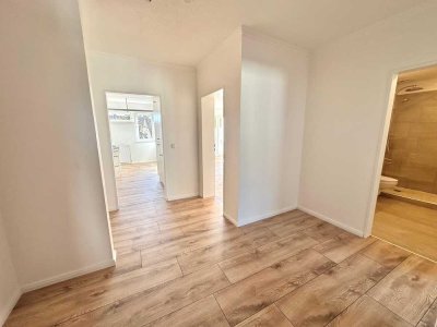 Erstbezug nach Renovierung! Lichtdurchflutete 2-Zimmer-Wohnung mit 2 Balkonen und besonderem Schnitt