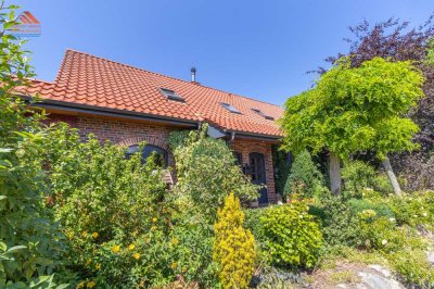 Großzügiges Ein-/Zweifamilienhaus mit wunderschönem Garten in Drangstedt