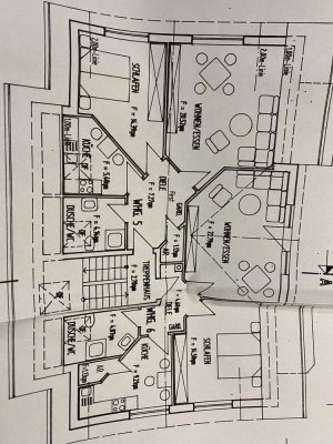 Gepflegte Dachgeschosswohnung mit fünf Zimmern und Balkon in Kaufungen