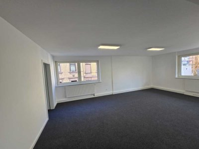 Komplett renovierte  Etagenwohnung mit Terrasse in optimaler Lage der Neckarstadt!