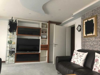 Stilvolle, modernisierte 4-Zimmer-Penthouse-Wohnung mit geh. Innenausstattung mit Balkon und EBK