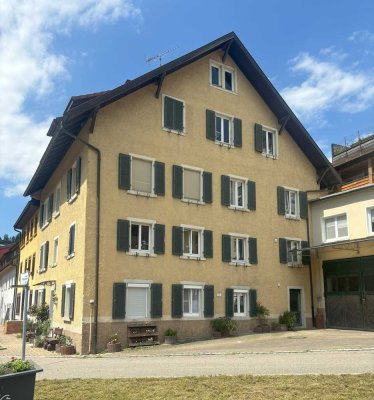 vollvermietetes Mehrfamilienhaus mit vier Einheiten in Zell im Wiesental