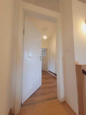 Geräumige 2-Zimmer Altbau-Dachgeschosswohnung in Top-Lage am unteren Kapellenberg