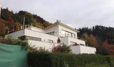 Traumhafte Terrassenwohnung in Aussichtslage mit großem Garten!