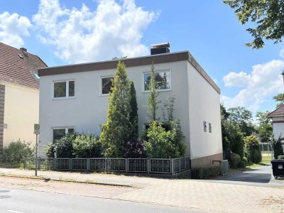 PURNHAGEN-IMMOBILIEN -  Bremen-Farge / Rekum - Kapitalanlage - freist. 4-Parteienhaus mit 3 Garagen