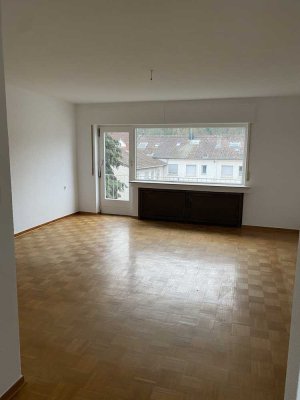 schöne helle 2-Zimmer-Wohnung mit Balkon in der Rüdesheimer Straße