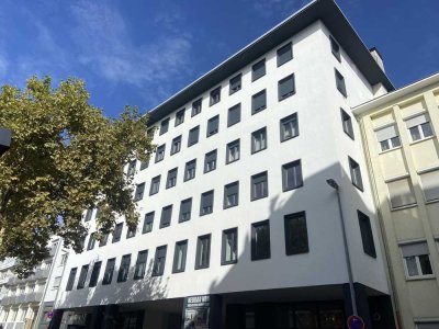 Großzügige zentrale 3,5 Zimmer Wohnung mit Terrasse und Stellplatz