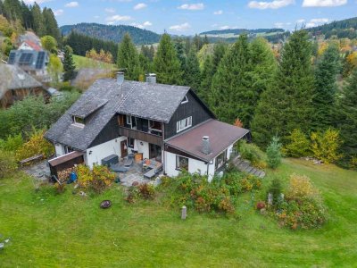 Einfamilienhaus mit Einliegerwohnung auf riesigem Anwesen
in Randlage mit zusätzlichem Baufenster