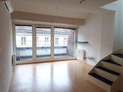 Zentrale 2-Zimmer-Dachgeschosswohnung mit Balkon (ab Juni)