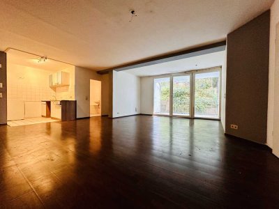 Attraktive 2-Zimmer-Wohnung mit Balkon in Bergisch Gladbach. Nicht einsehbar. Privatsphäre.