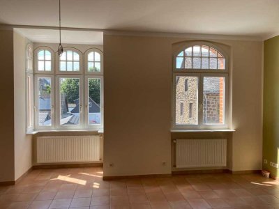 Attraktive 4-Zimmer-Wohnung mit gehobener Innenausstattung mit Einbauküche in Münstermaifeld