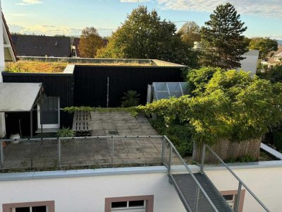 Helle Wohnung mit großer Dachterrasse und Garage