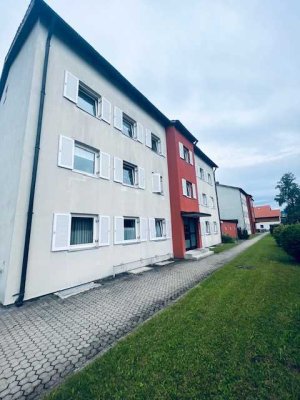 Schöne 3 Zimmer Wohnung mit großem Balkon in zentraler Lage