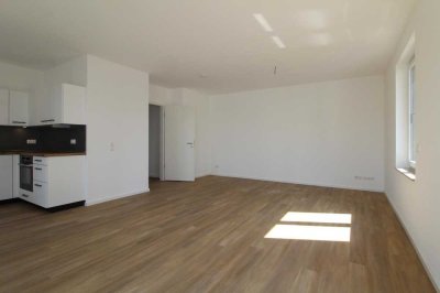 **Erster Monat kaltmietfrei - Helle 4 Zimmer mit Einbauküche, Tageslichtbad und großem Balkon**