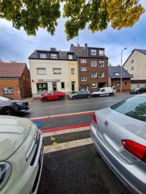 Moderne, geschmackvoll renovierte Wohnung im Erdgeschoss mit einer Garage!