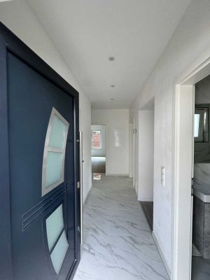 Erstbezug nach Sanierung: schöne 4-Zimmer-Wohnung mit gehobener Innenausstattung in Bad